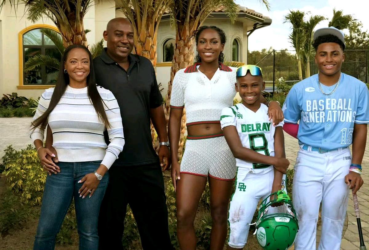 高芙与弟弟们长相十分相似，常被粉丝和媒体调侃为“全家共用一张脸”。
高芙是家中的