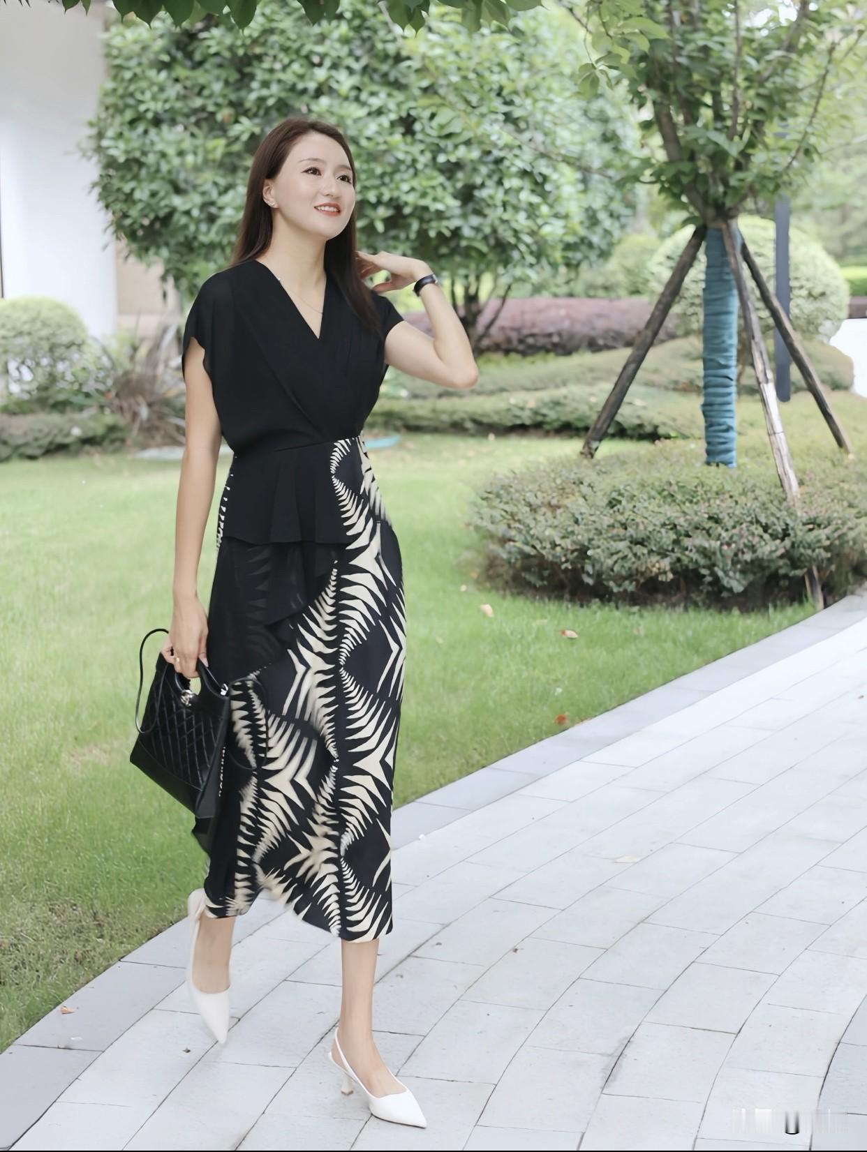 为什么成熟的女人越来越受欢迎她们有丰富的人生经验和智慧，面对复杂问题能冷静果断处