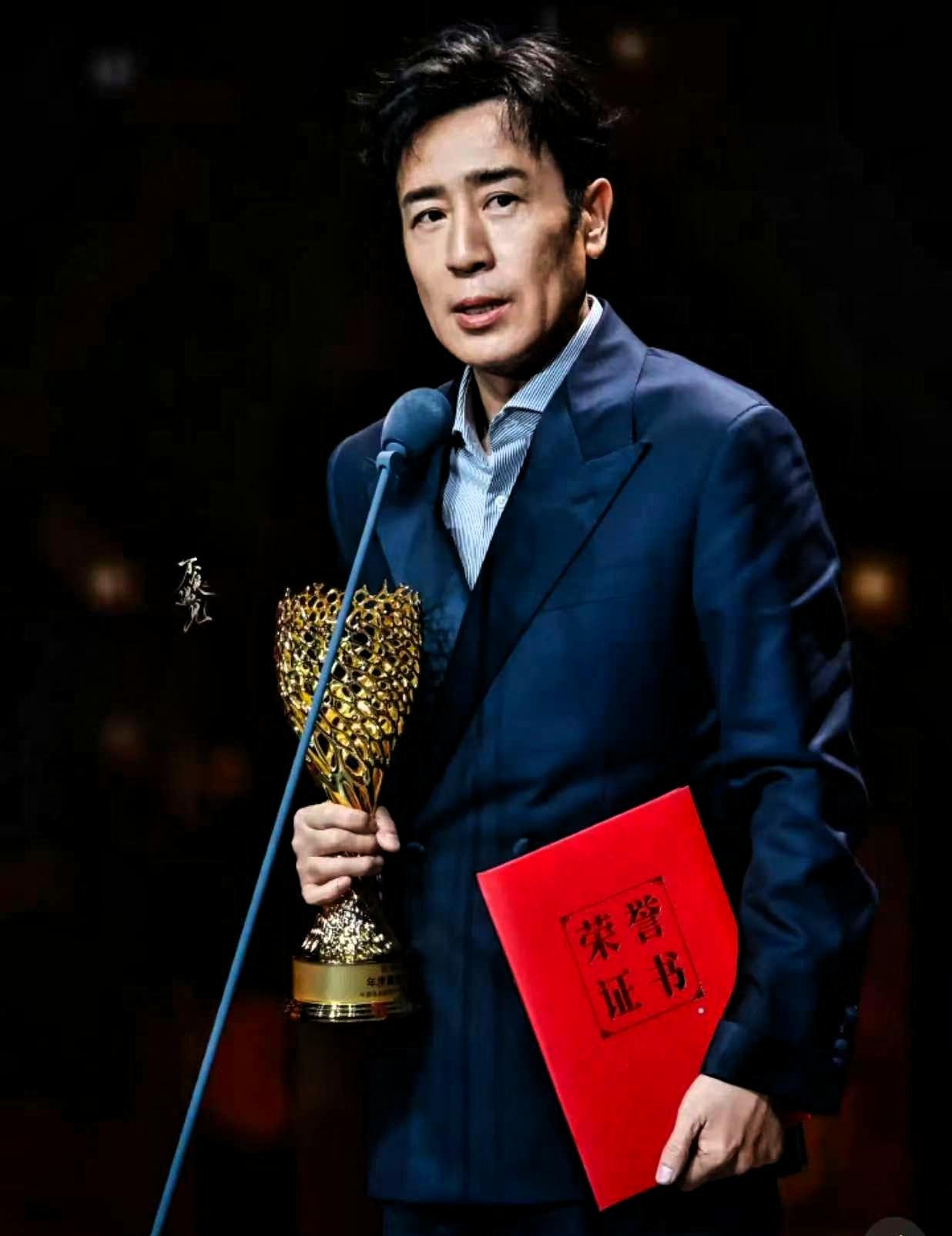 于和伟再拿影帝
最开心的不是第一个起身鼓掌的张艺谋，也不是给他颁奖跟他开玩笑的张