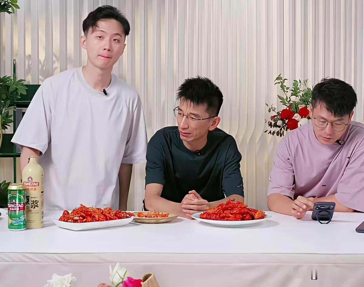 网友说“一周一次”都是套路，
孙美丽三人精着呢，
首播宣布周播，把粉丝感动得不行