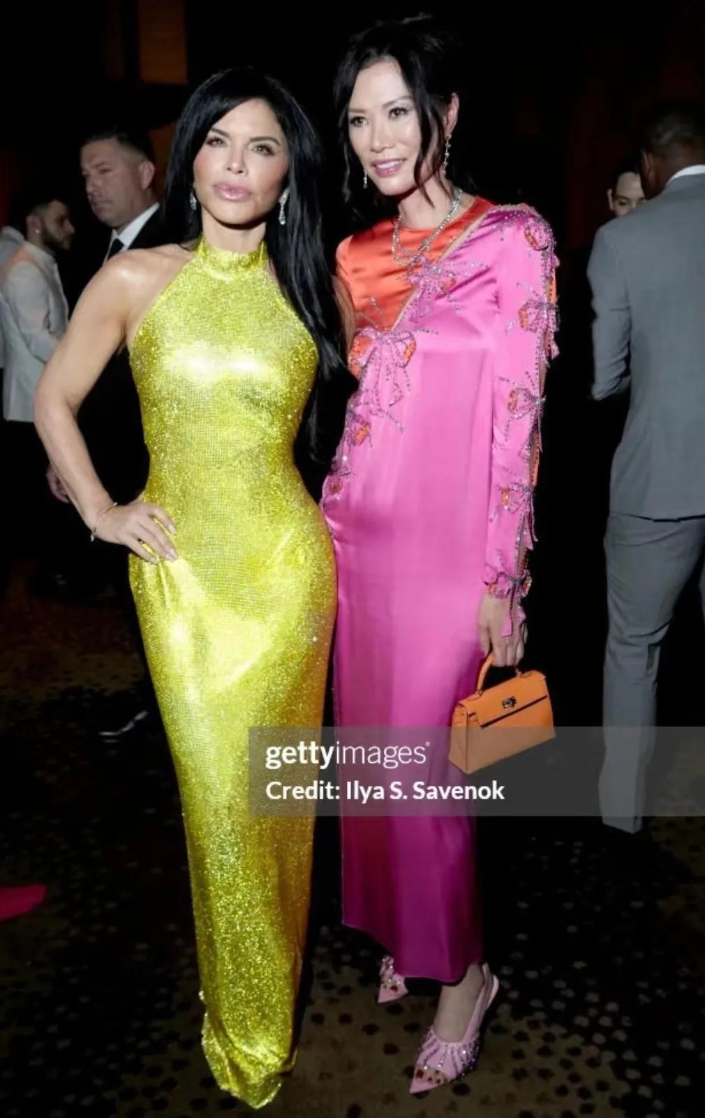 两个史诗级女人的同框
这两人老公财富加起来啥概念
可超过全球约140个国家年度G