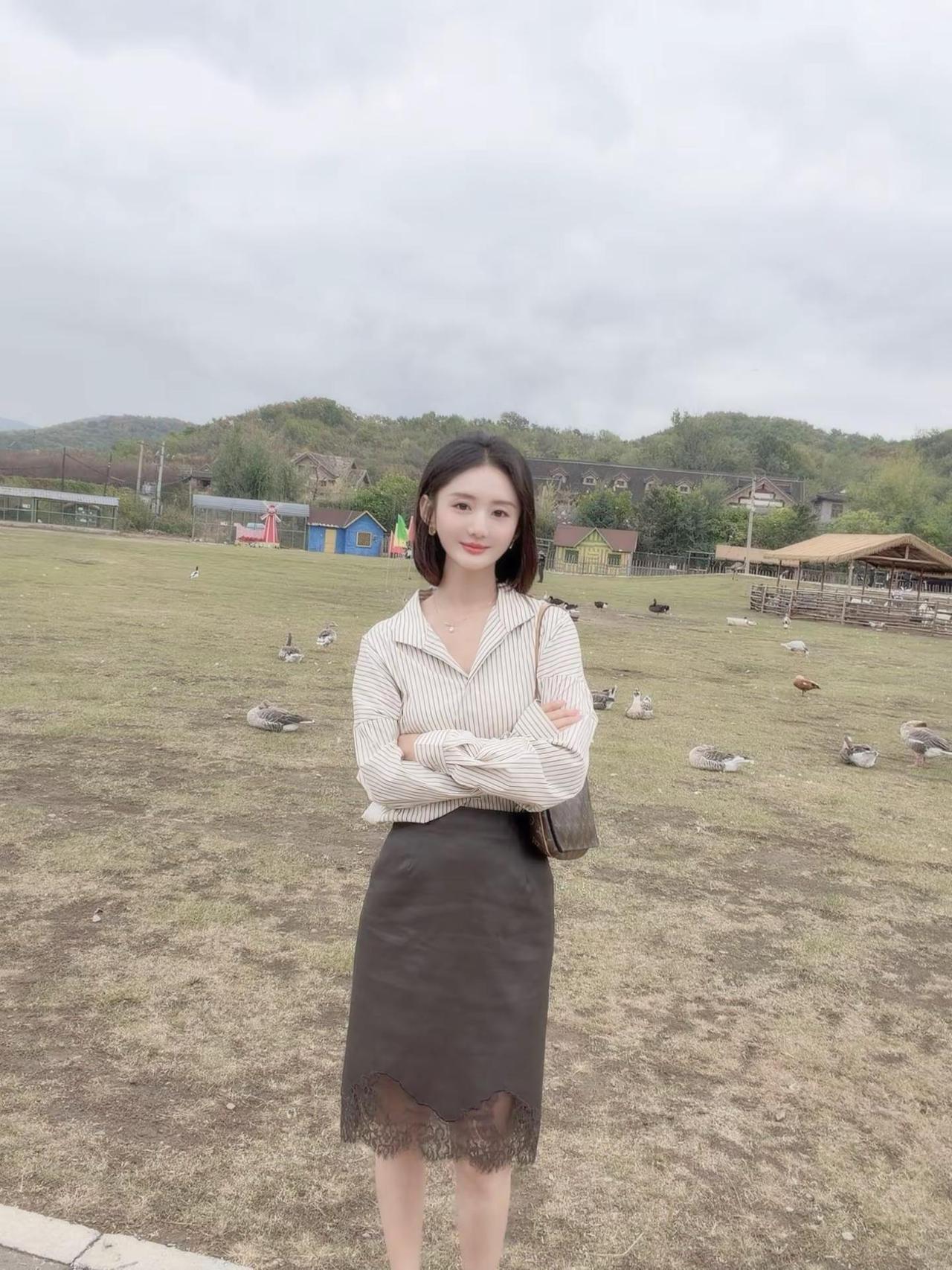 你问我成熟是什么 曾经的万箭穿心 现在的云淡风轻…短发女生