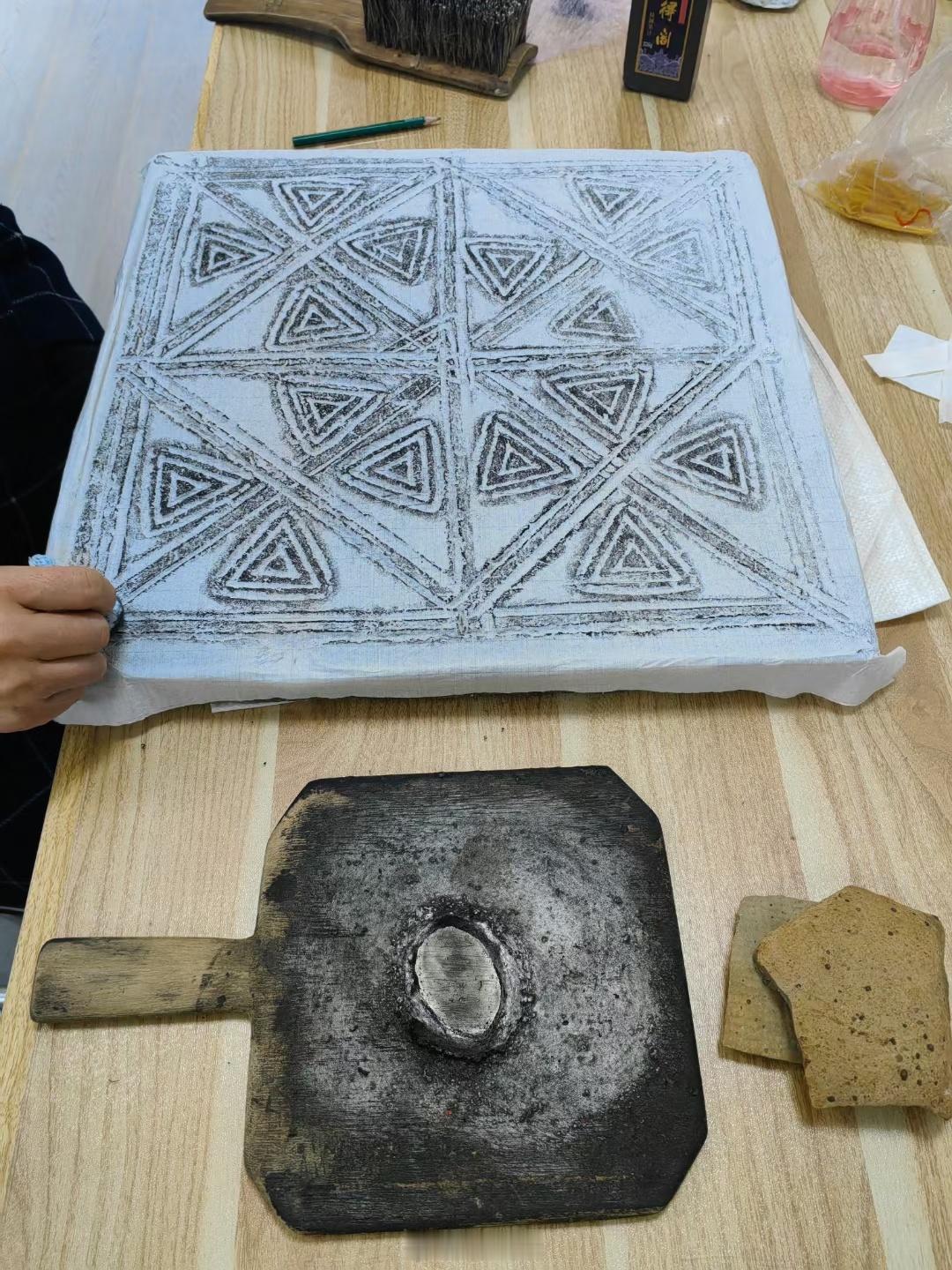 铺地砖一块。 ​​​