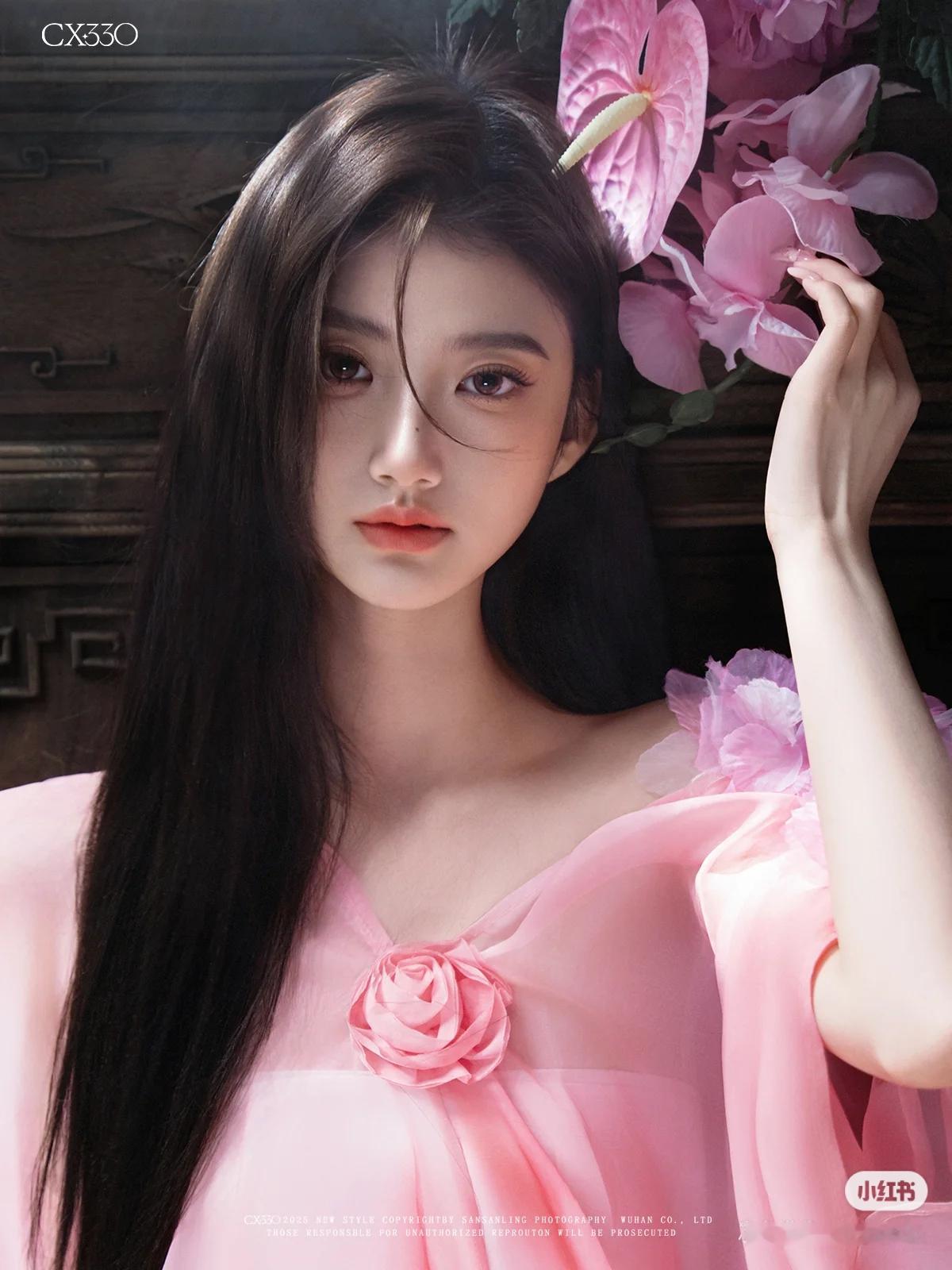 优雅与性感，你会怎么选美女穿搭写真