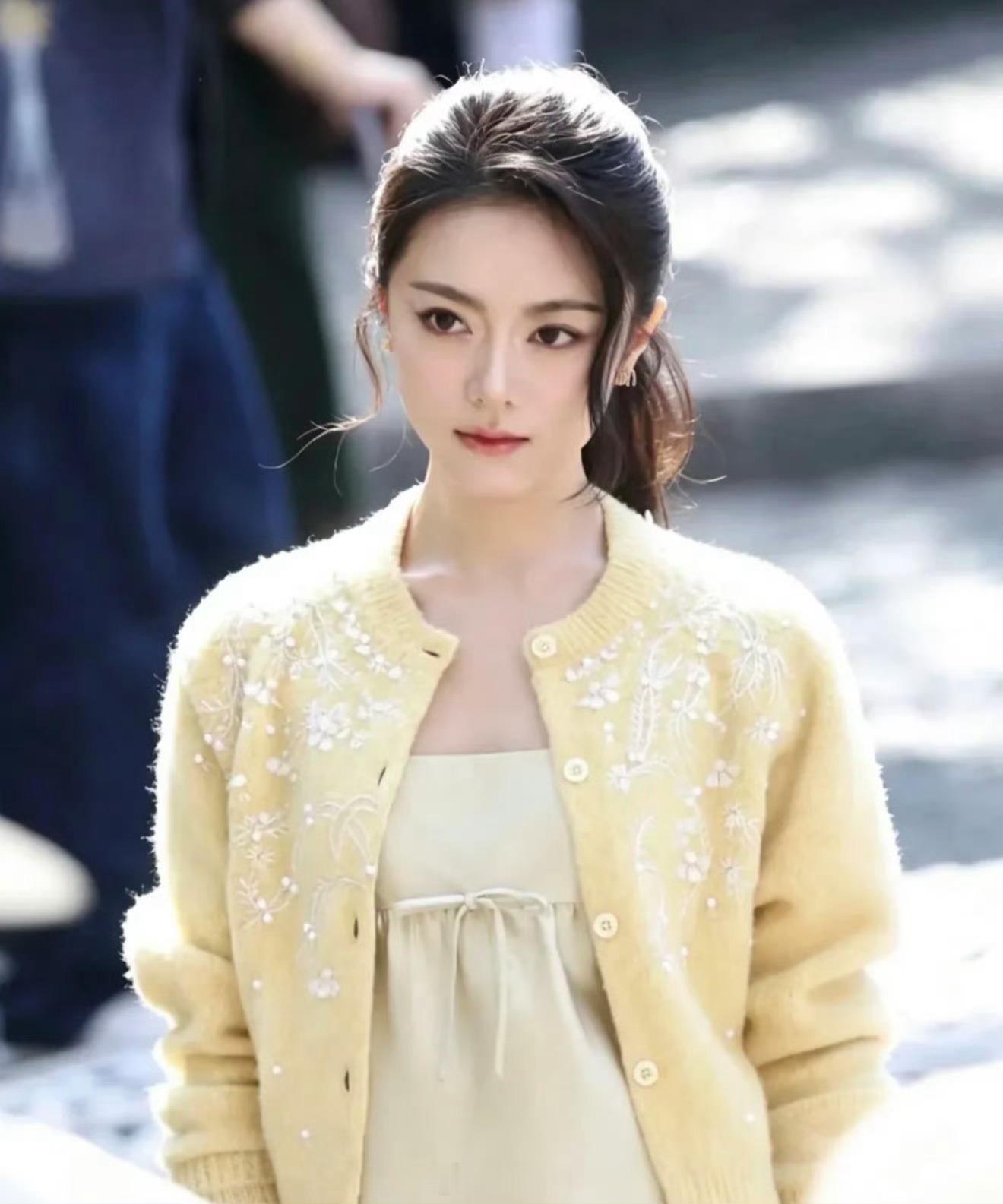 赵今麦g社生图含金量近日赵今麦亮相巴黎时装周Miu Miu大秀，她的一组G社（G