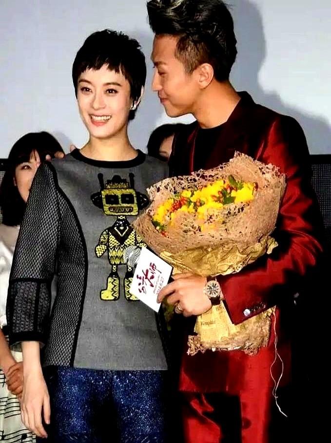 孙俪又拿奖了，第四个视后！

她曾因父母离异，公开说自己不信婚姻。当年何润东当众