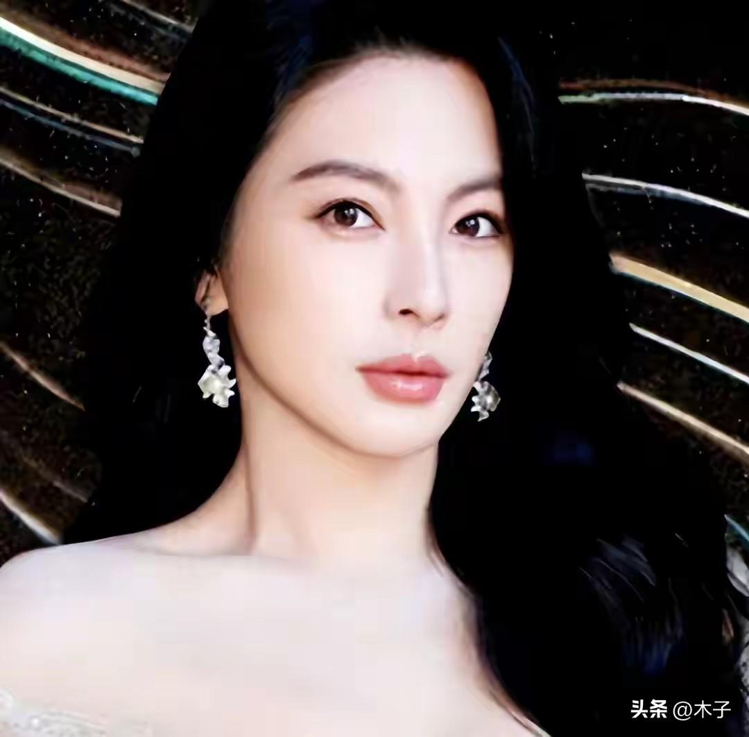 “团队琢磨了两个月，想出这种公关手段，声东击西。”张雨绮被曝再度怀孕的消息刚上热