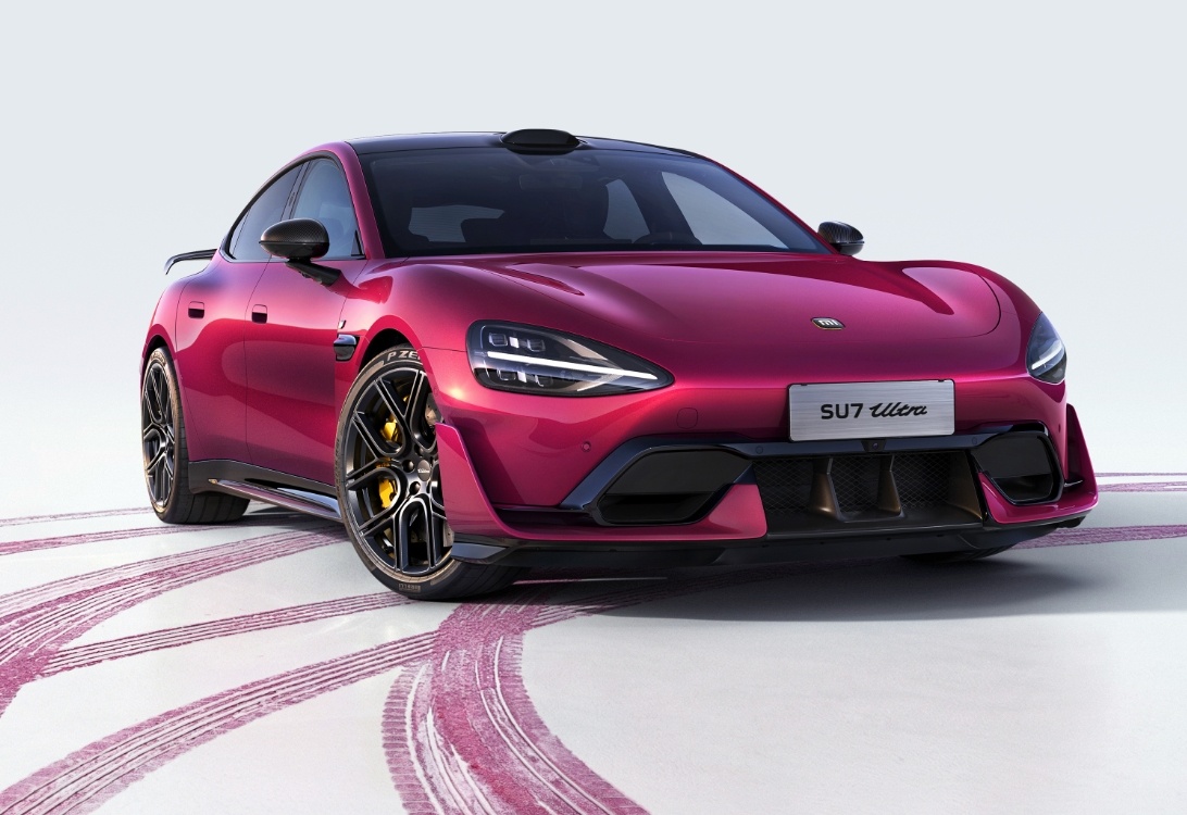 看着有点眼熟，有点像璀璨洋红，但是又不太一样，璀璨洋红是活泼明艳的粉红质感，这个