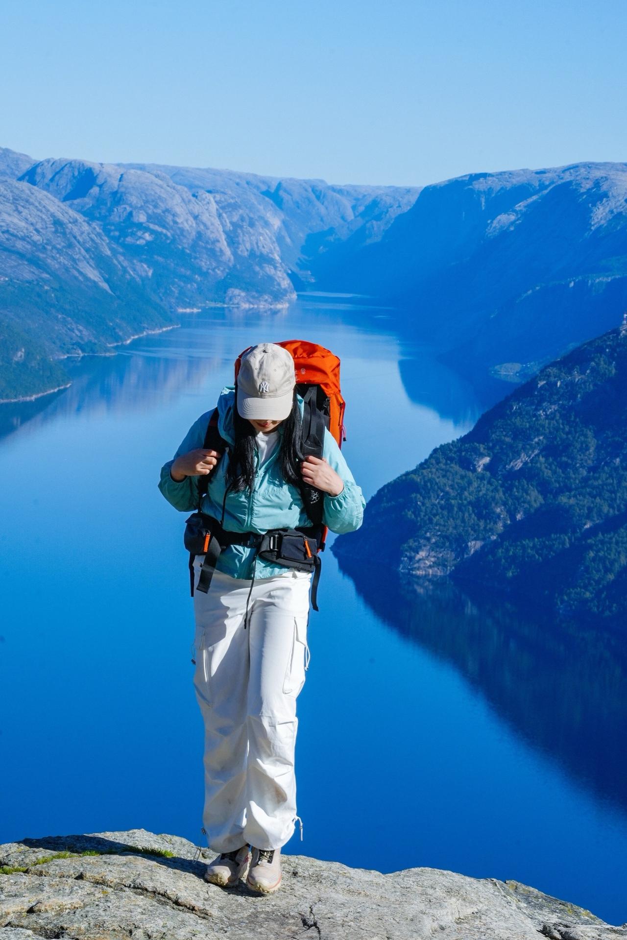 如果你渴望一场彻底的出走
推荐来挪威，把灵魂交给群山
这里的山川不只是看风景
而