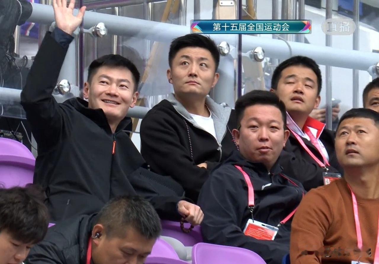 张培萌现身全运会男子100米接力现场，昔日的中国短跑第一人，仍然在关注新一代中国