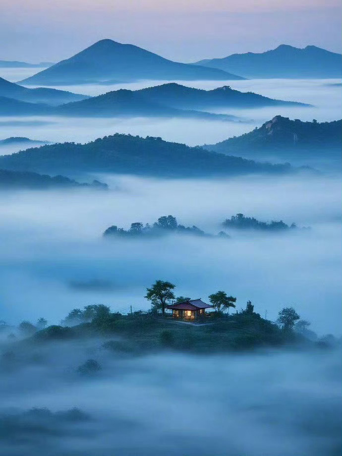 “ 青山不语，清风语…” 