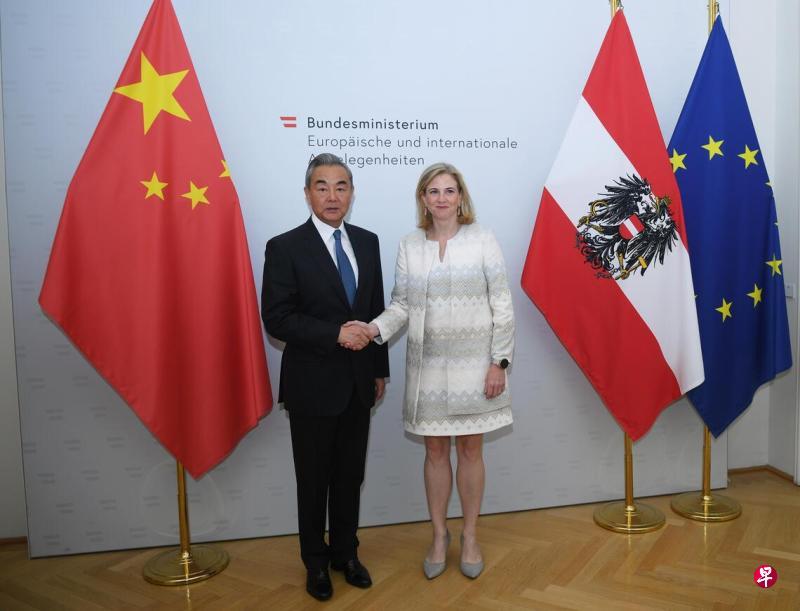 欧盟还是太天真了，不是中国不施压！9月13日，奥地利外长迈因尔—赖辛格在与中国外