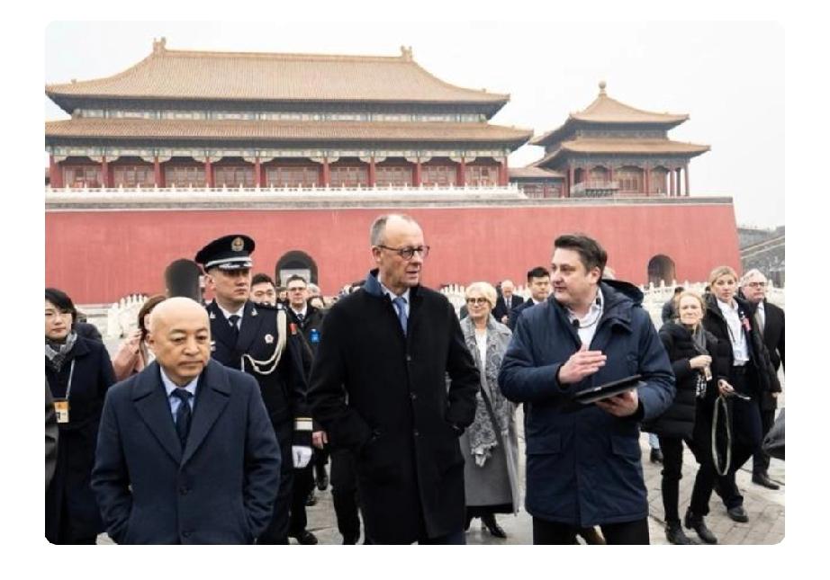 默茨访华，背后是德国经济困境下的必然选择。2025 年德国 GDP 增速仅 0.