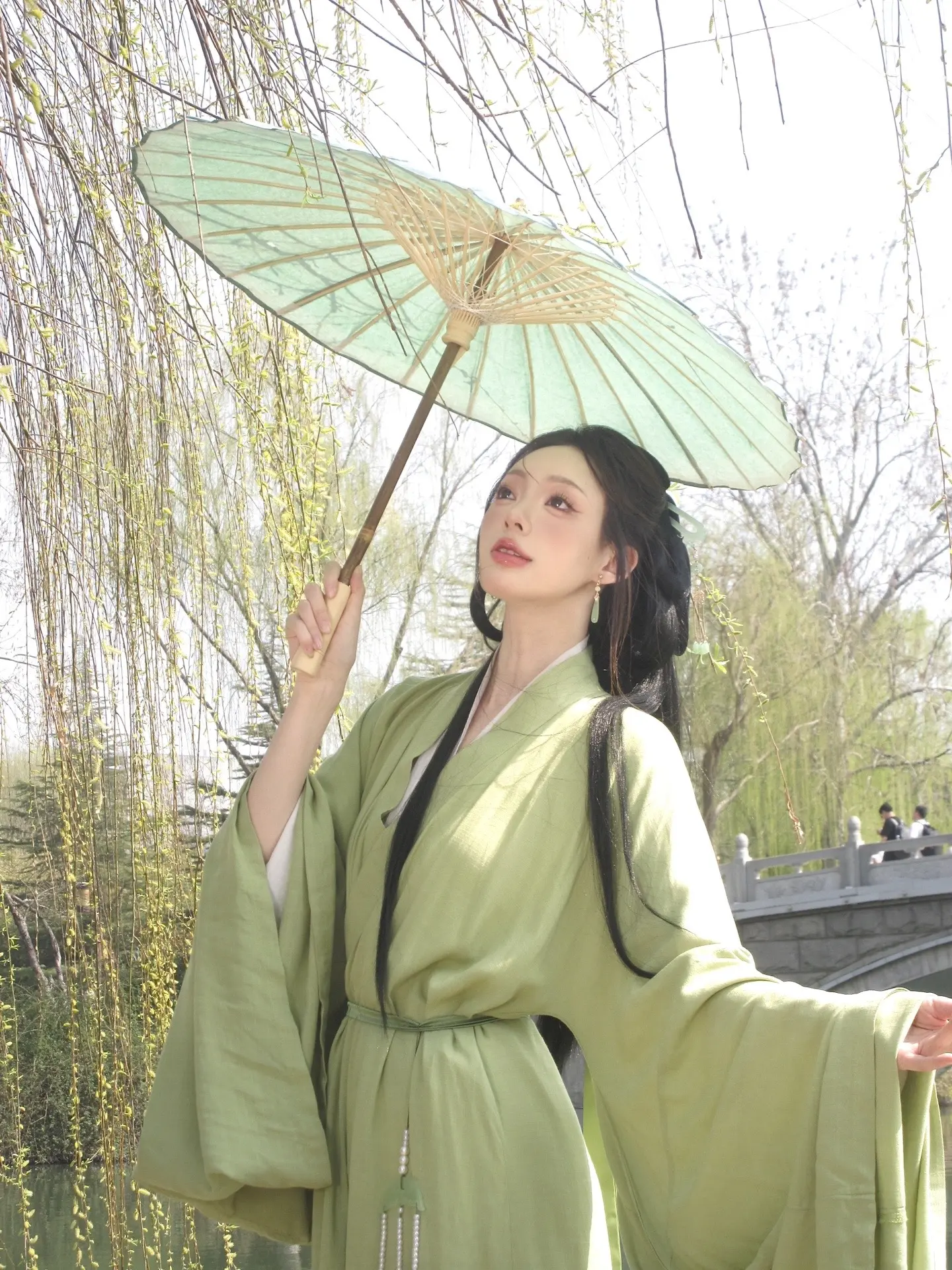 春意盎然。