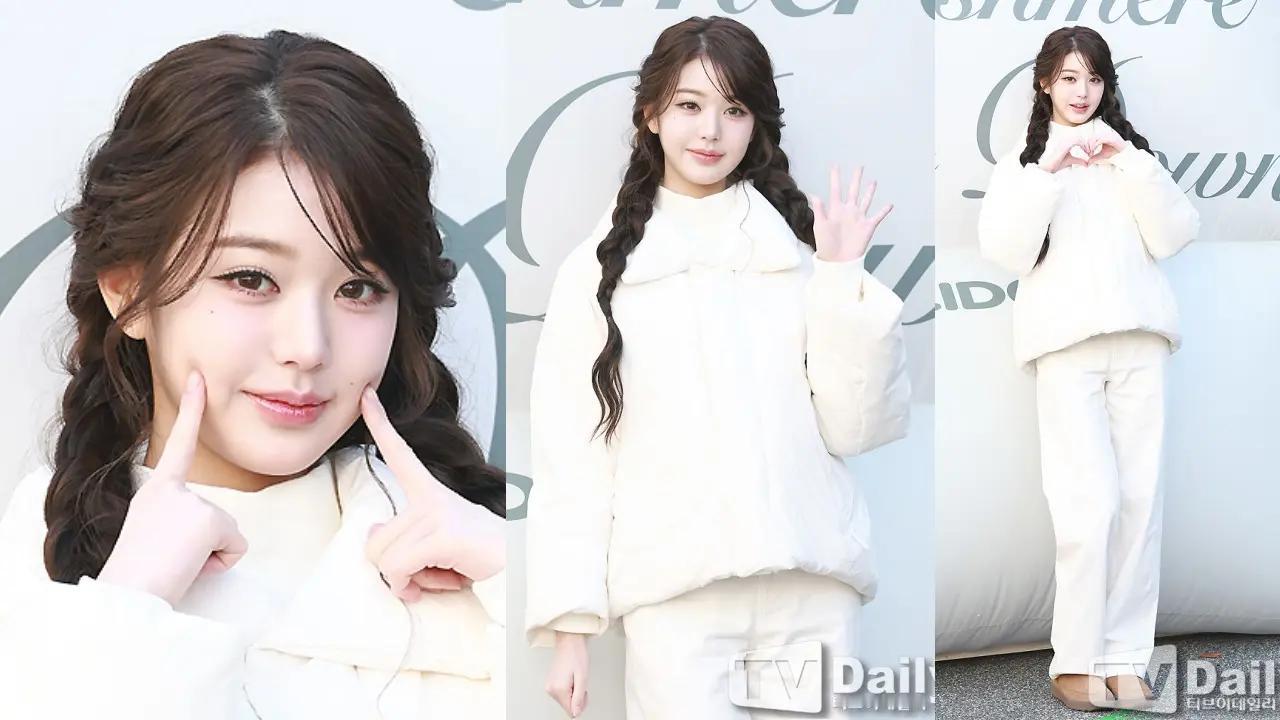 IVE张员瑛周末亮相快闪店开幕。IVE张员瑛周末亮相快闪店开幕，白色系甜美造型似