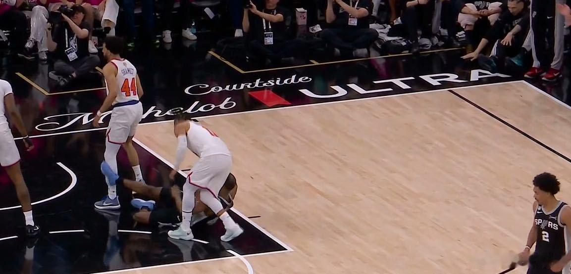 NBA球星伤病 布伦森铁血负伤 马刺尼克斯对决 篮坛资讯太令人心疼！布伦森在高强