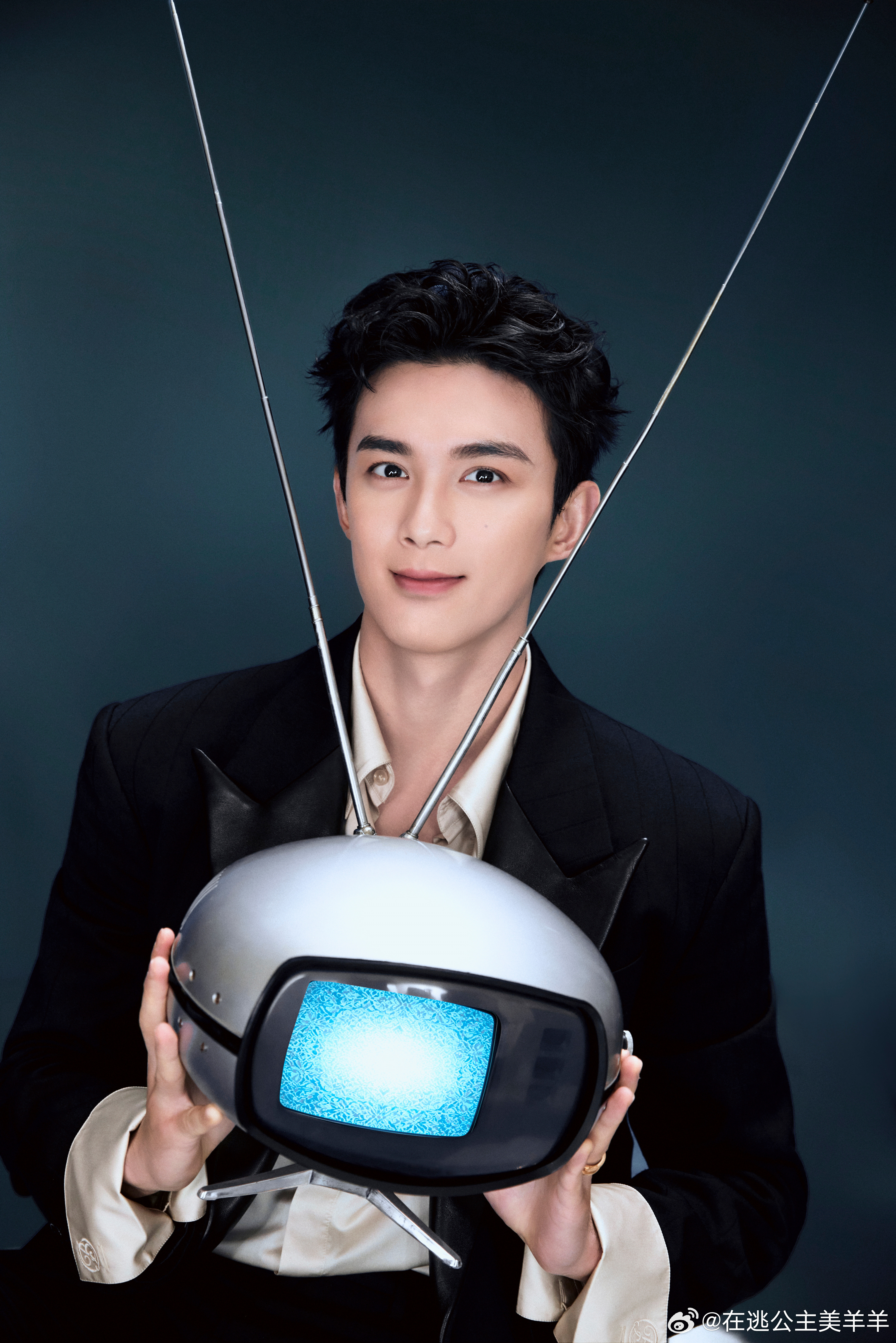 吴磊70年代造型群星预告一出，已经开始疯狂期待8月1日电影上映 