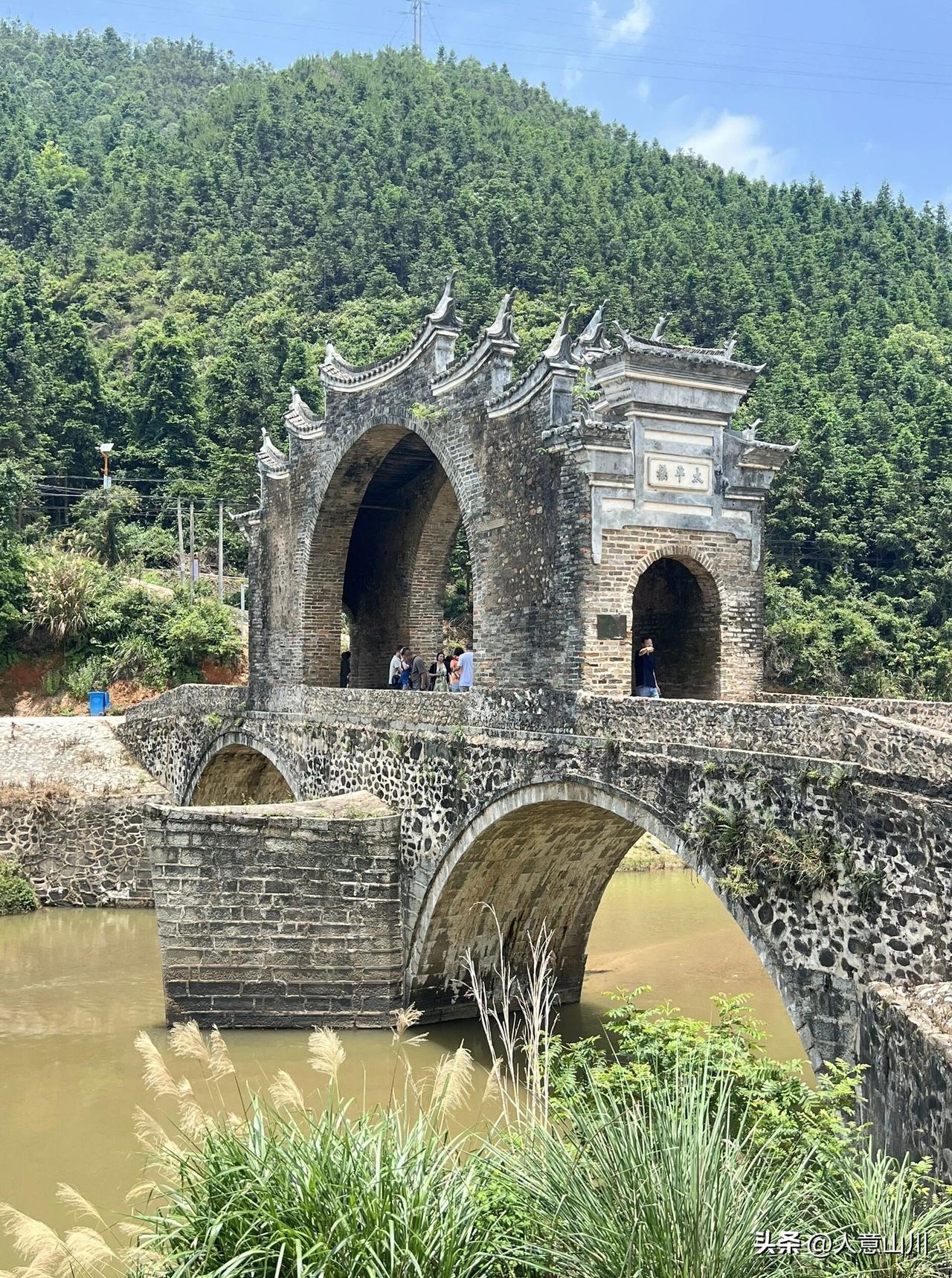 一座精美独特又唯一的桥，入选世界桥梁大观，值得奔赴
这座桥，第一感觉就是造型独特