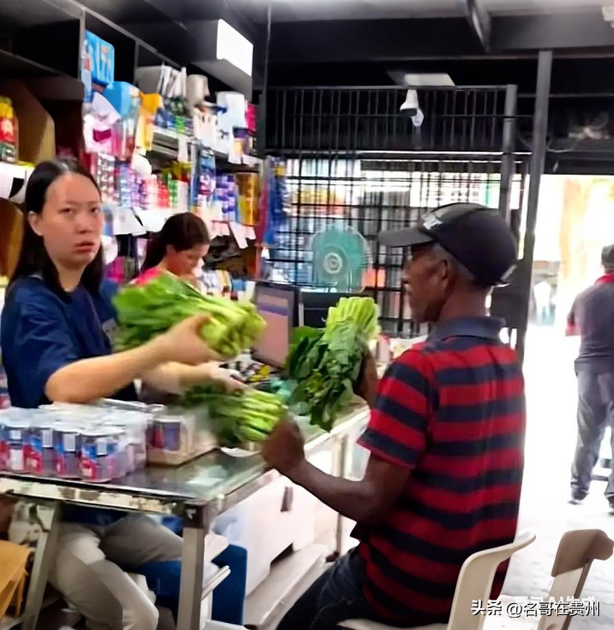 20万广东人被困委内瑞拉：一边空袭，一边赚美金！

大年初二，家家户户还在吃年饭