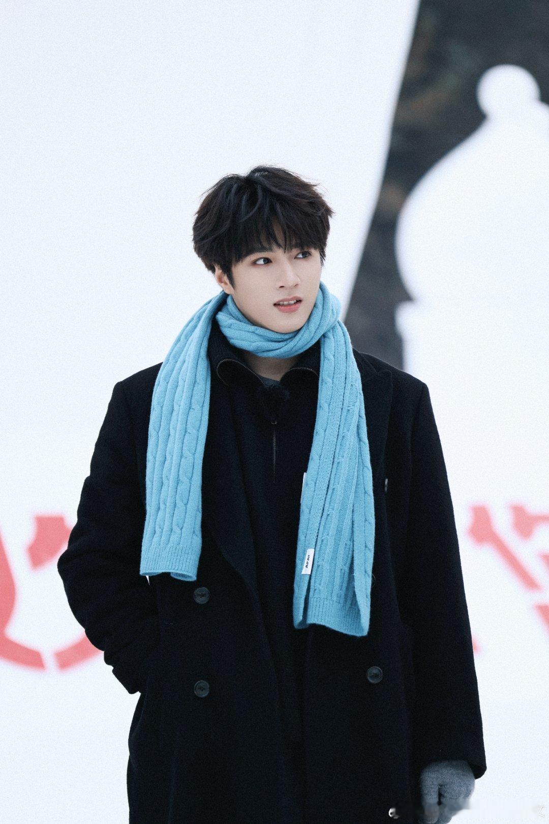 刘耀文久违的10宫格来啦，每一张都超有氛围，感觉他在用照片分享生活的快乐，希望以