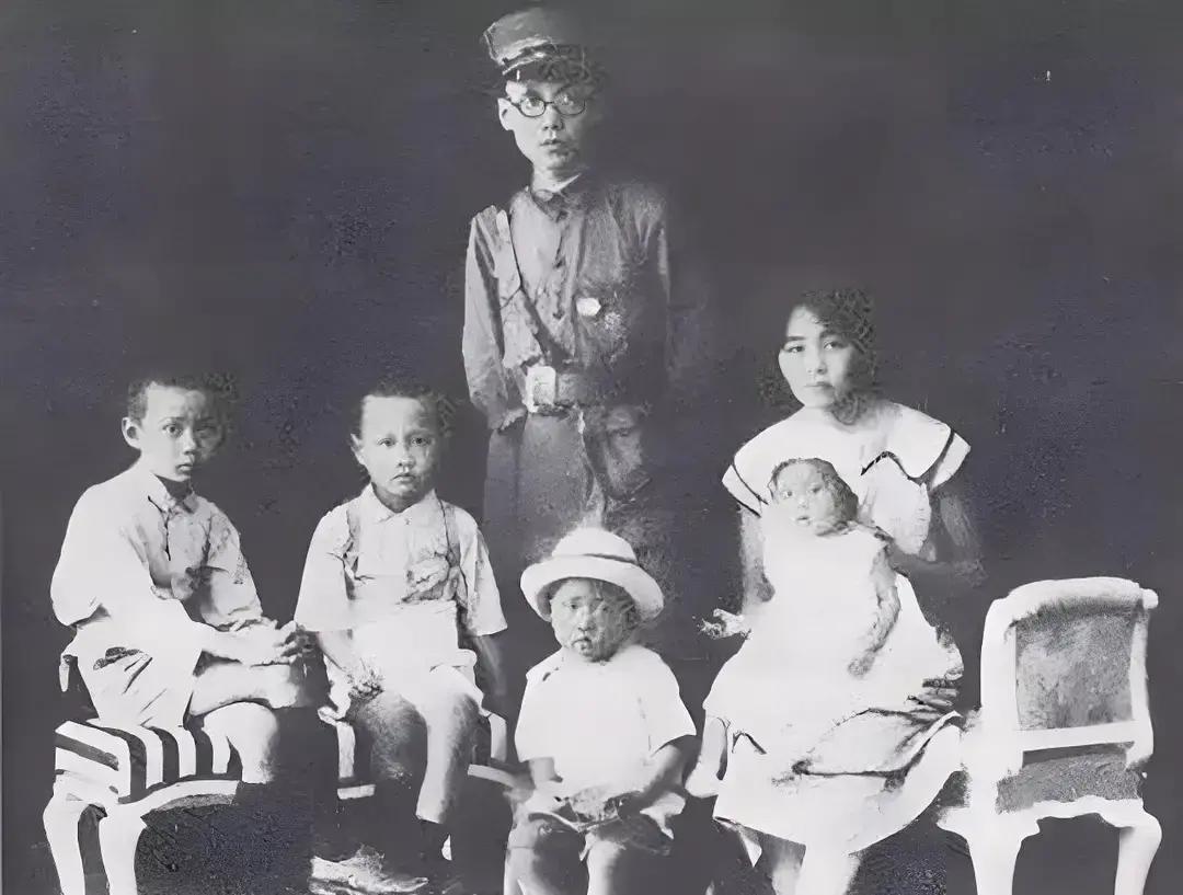 1978年，郭沫若在北京去世，最让人想不通的是，他在日本抛下的五个孩子，在佐藤富