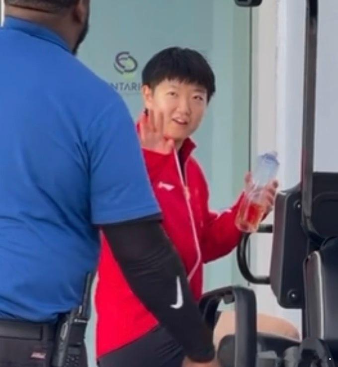 谁又惹莎莎高兴了