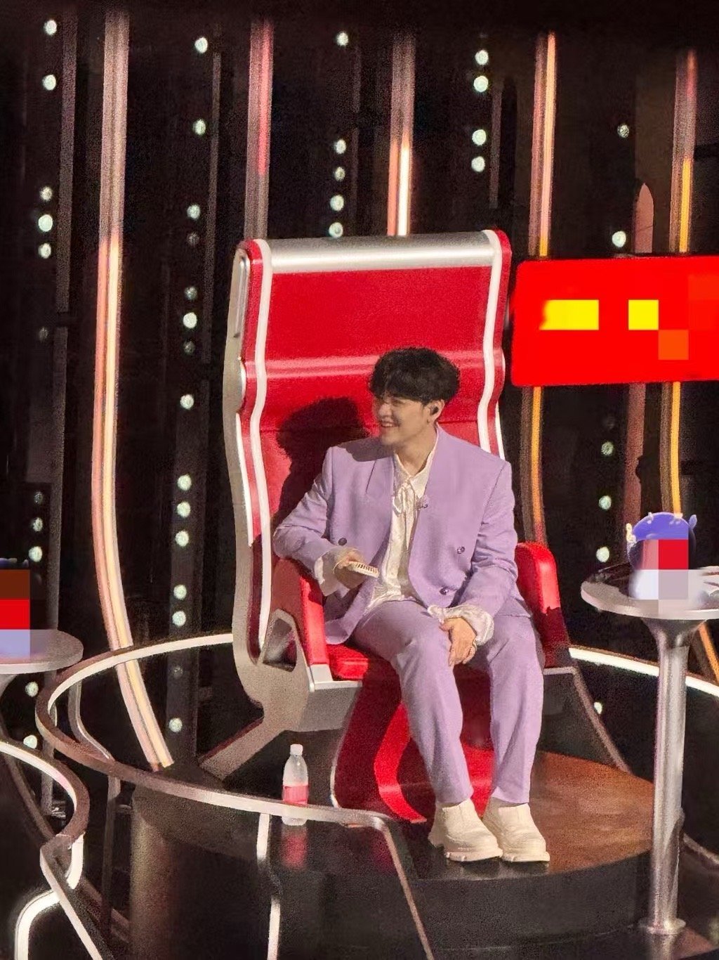 尤长靖脚踏实地的成长果然有长进我们小尤同学每一步都脚踏实地的成长，果然很有长进！