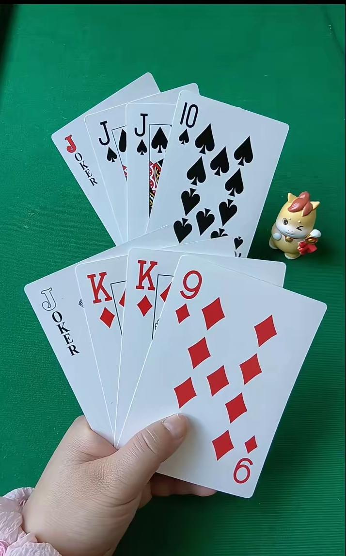 怎么打，怎么赢，先出小王。