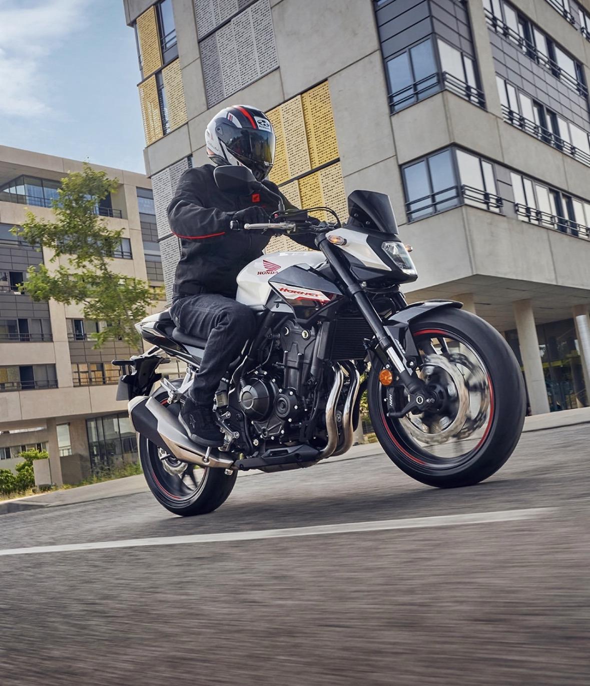 🔅没有不请自来的幸运，
只有努力后的惊艳。
人生最好的贵人，
就是努力向