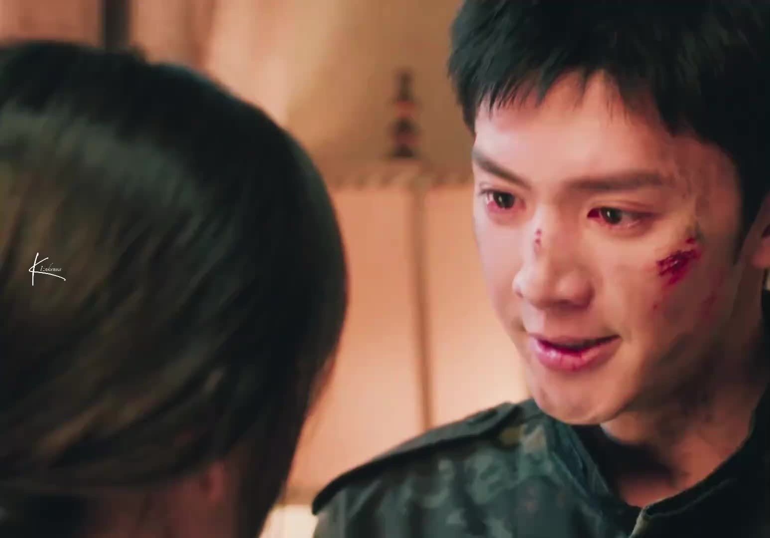 全剧最喜欢的四滴泪出现了  李瓒的泪，每一滴都是对命运的抗争。在黑暗中等待救赎时
