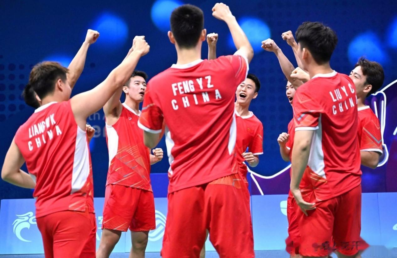 0-2到3-2！石宇奇3连败躺冠，李诗沣大英雄，国羽逆转印度夺冠！
在团体赛的决