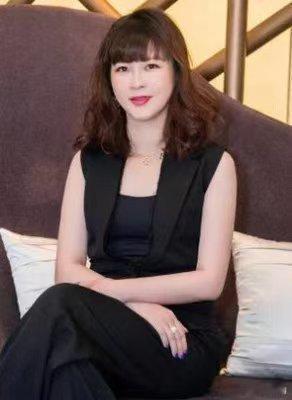 杜华考虑挖武大颜值主播做艺人杜华留意到武大颜值主播，考虑将其纳入旗下做艺人。 ​