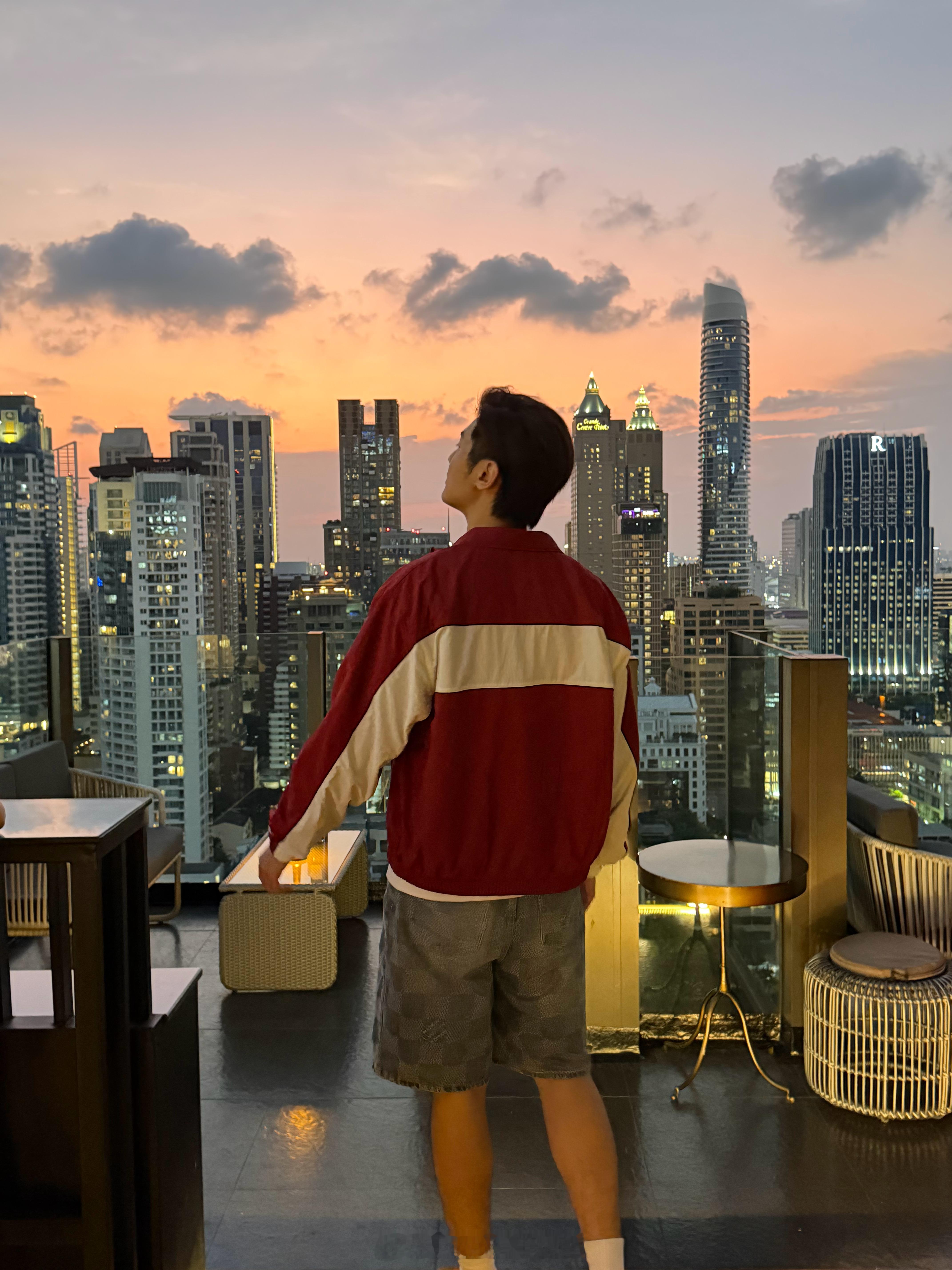 自己一个人旅游的原因 到目前为止...还没有试过一个人旅行感觉蛮孤独的，沿路的风