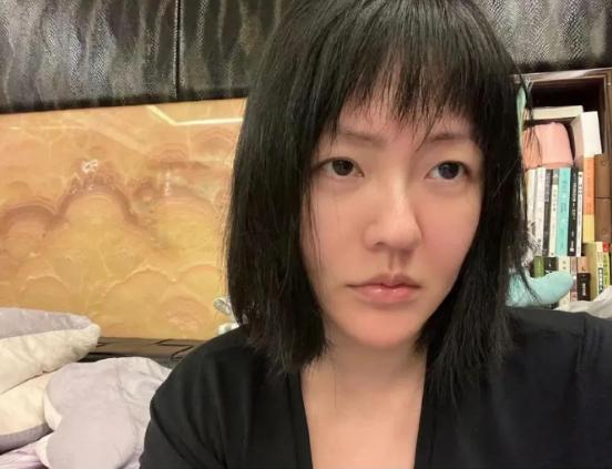 终于知道，
为什么小s表现姐妹情深，
具俊晔表现夫妻情深一直没有人信，原来小玥儿