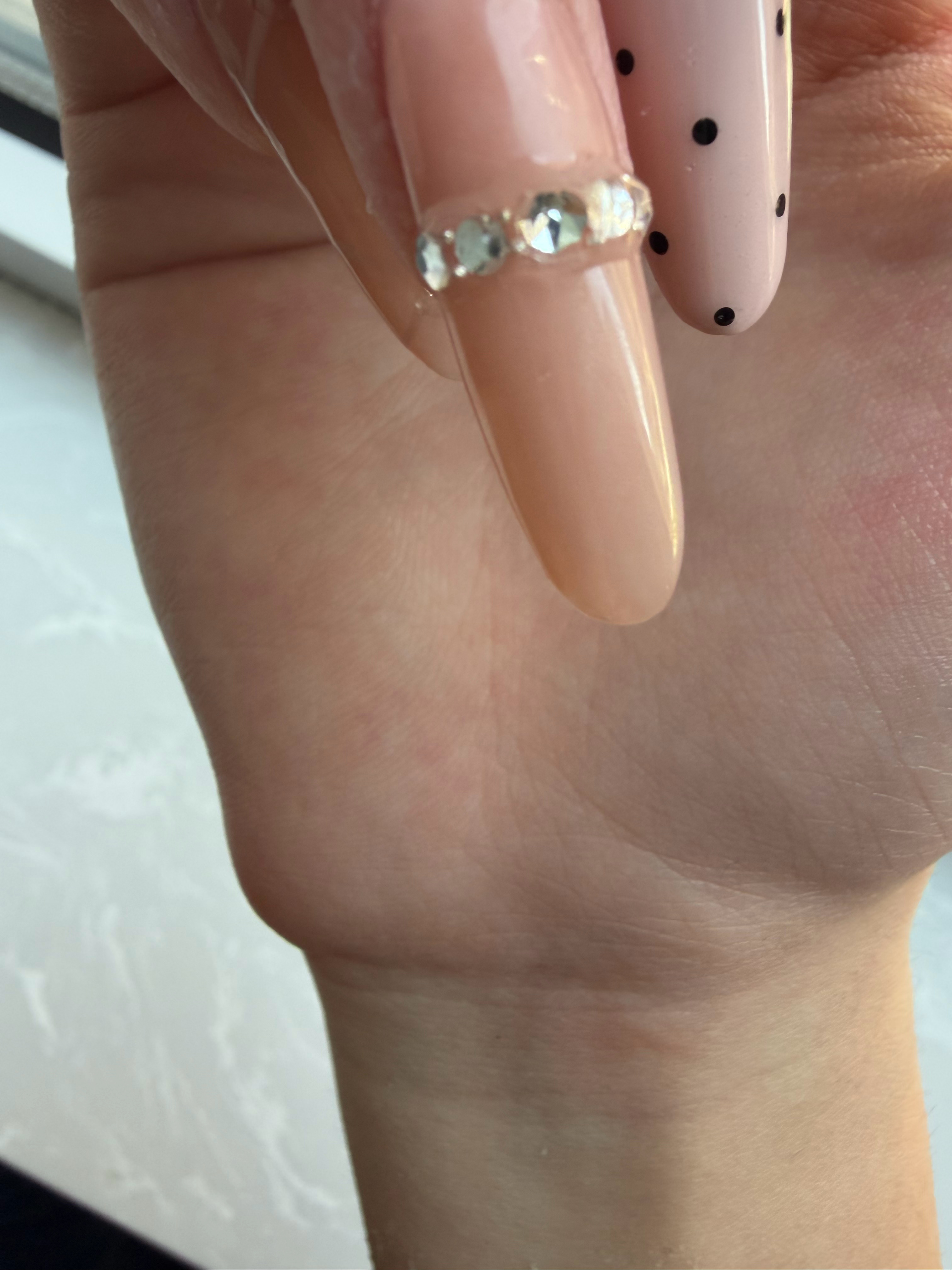 我特么洗个衣服给我美甲上的钻洗掉了 