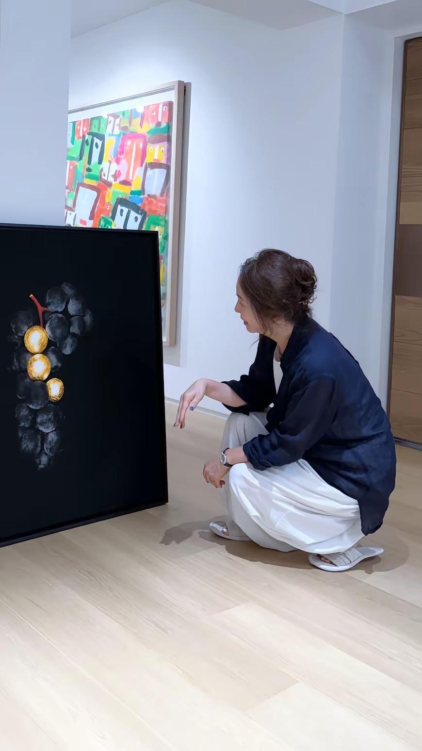 周末愉快☕️ 在东明斋画廊，观赏了高丽明作家的作品。金美淑 女演员的日常 优雅知