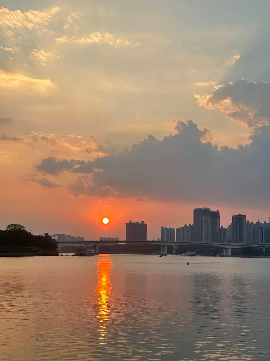 人生本来就是一场马不停蹄的遇见和告别 花开就一定会花落 