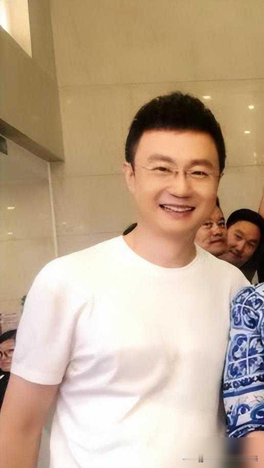 刚强婚礼上抱住春妮说，这是我等了30年的新娘。
你没听错。30年。
一个人能把一