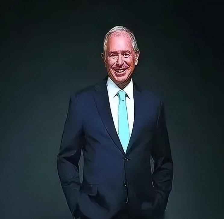 美国亿万富翁苏世民，当着所有人的面，直接撂下一句话：“美国正在把中国逼成一个无法