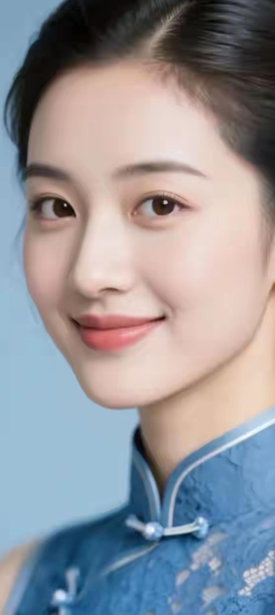 优雅蓝调旗袍，温婉动人，尽显东方韵味。