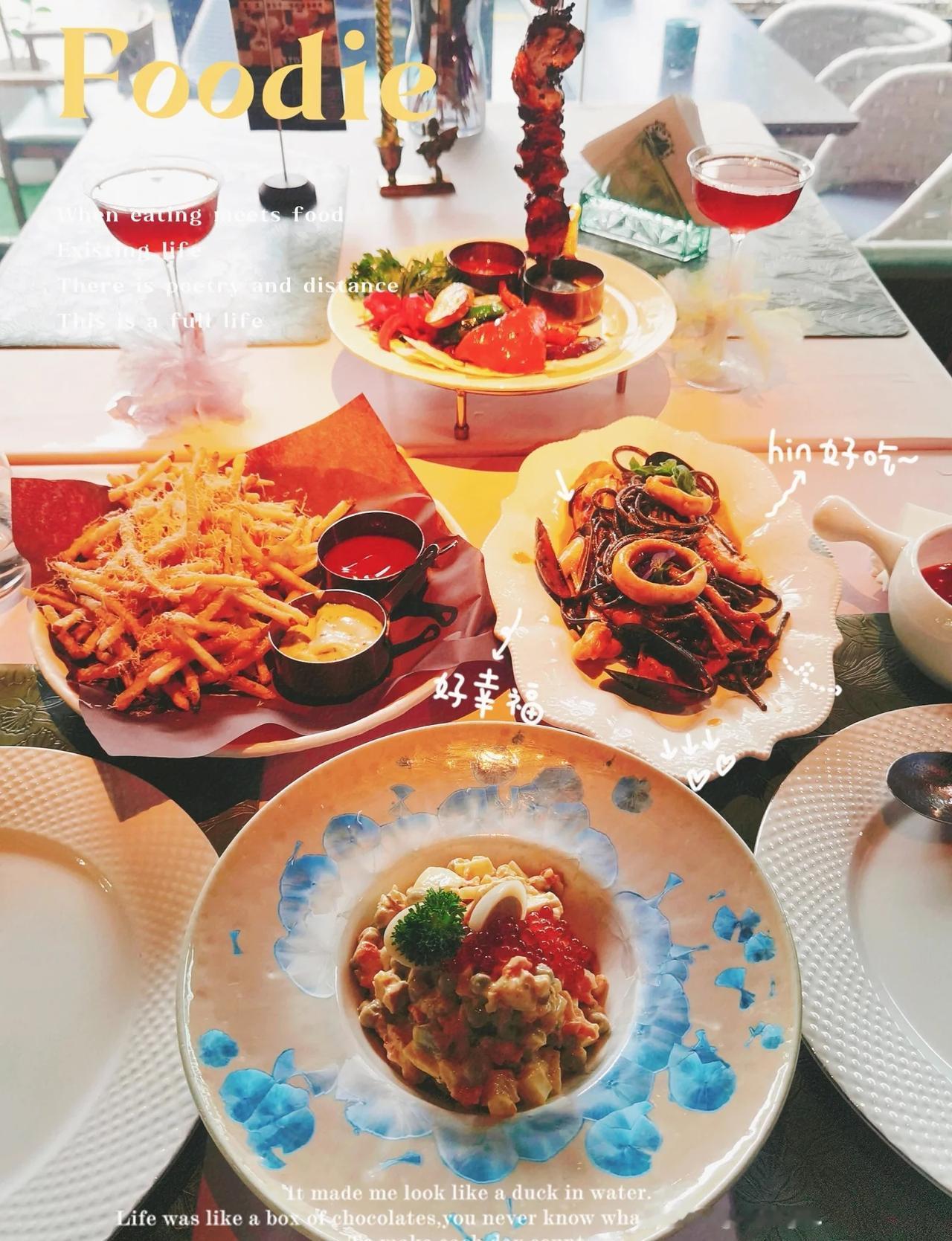 广州探店｜偶然发现宝藏漂亮西餐厅🍽️
逛gai偶然发现的西餐厅，一进门就被满墙
