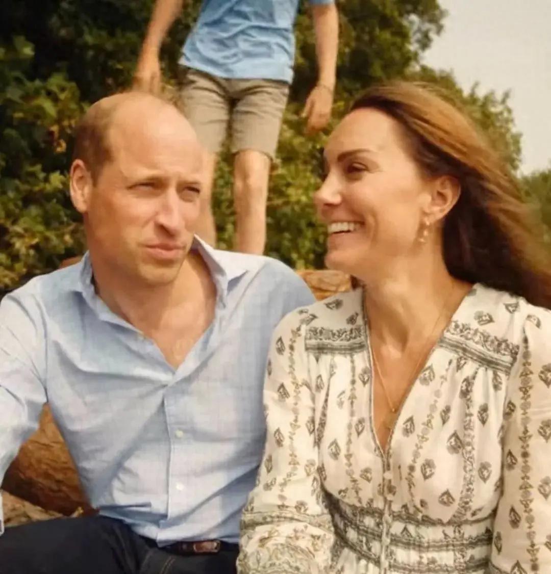 听过这个没？威廉王子居然为女儿抓虫子，还颇有猫捉老鼠的既视感，让人不禁想一探究竟