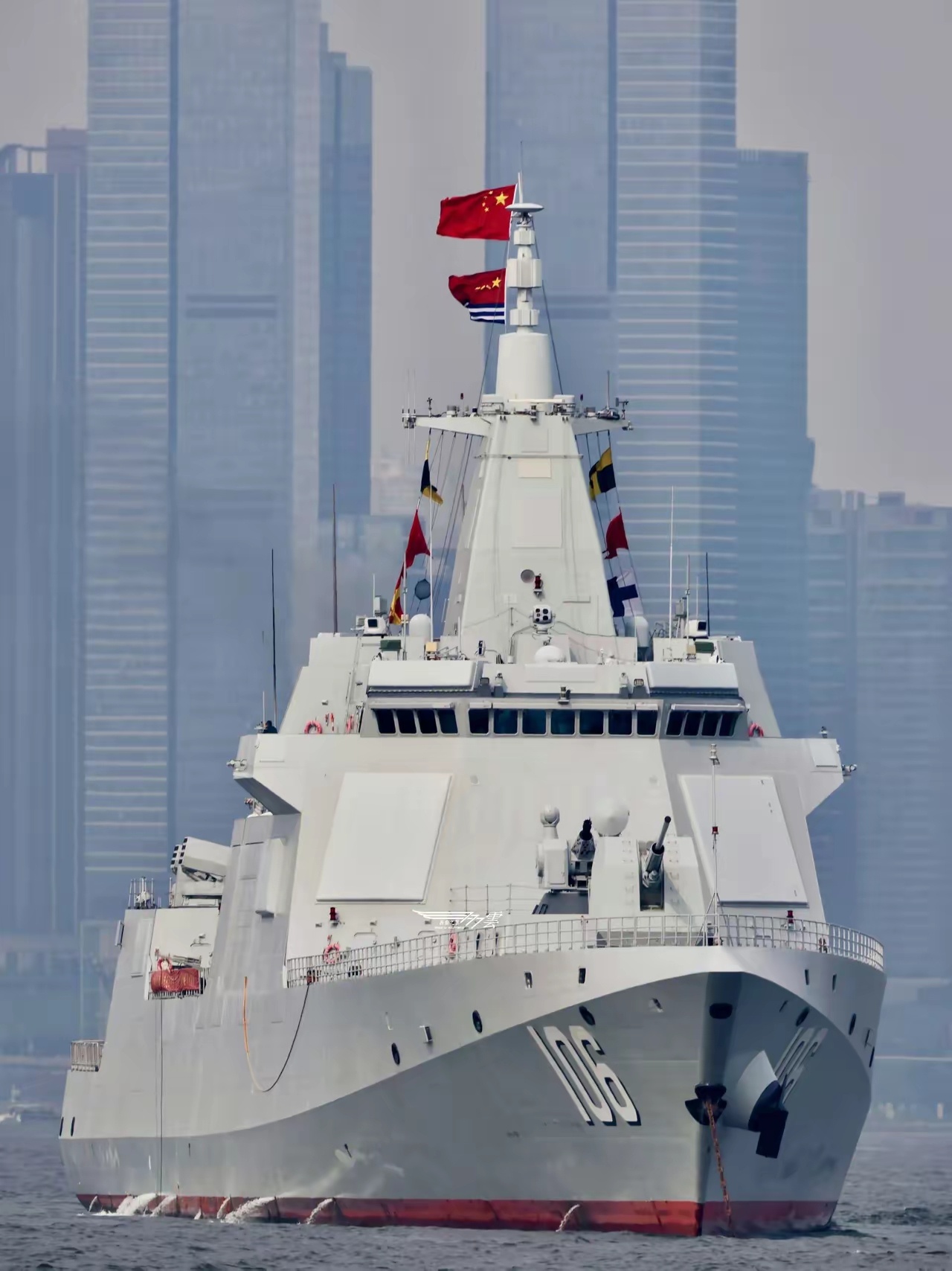 刚刚看到一个说是我们的055海军编队通过霍尔木兹海峡保护我们中资船队，真的假的？