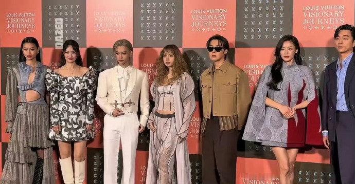 Lisa 有个富豪男友，不站 C位站哪？Lisa全智贤孔刘郑号锡李龙馥同框Lis