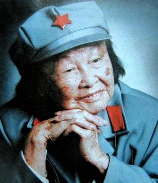 2004年，已是91岁高龄的王定国，心中萌生了一个心愿：重走长征故道，踏访昔日旧