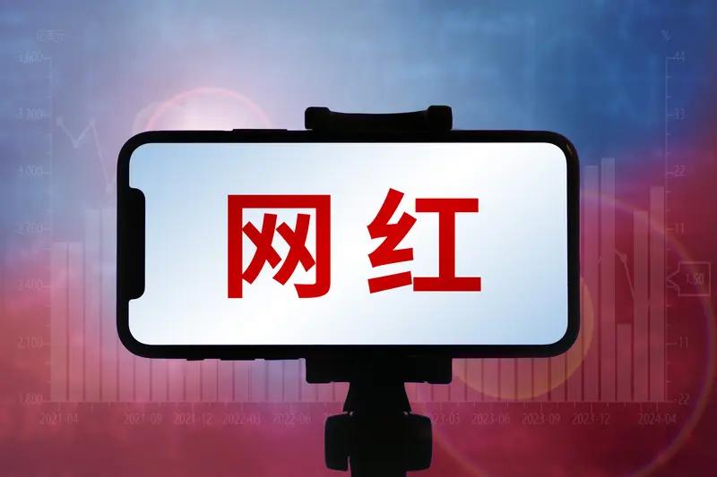 3月13日河南，9岁女孩说想当“网红”气哭母亲，称“跳个舞唱个歌都能让榜一大哥捐
