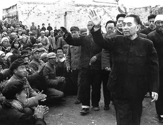 他26年总理生涯鞠躬尽瘁，无儿无女无房产，却拥有全国人民的爱
 
一生无子女、无
