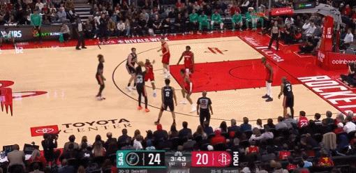 接到就投三分还能中~！！！ 