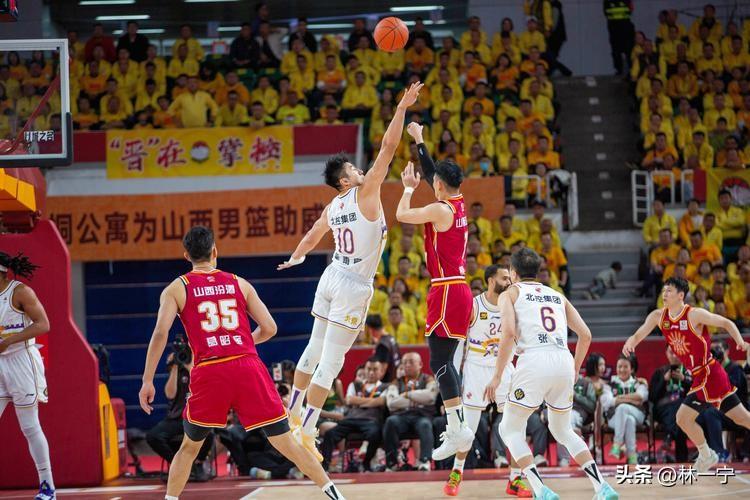 我看有球友说：

“这些年的前锋苗子层出不穷啊，张镇麟，王泉泽，曾凡博，崔永熙，