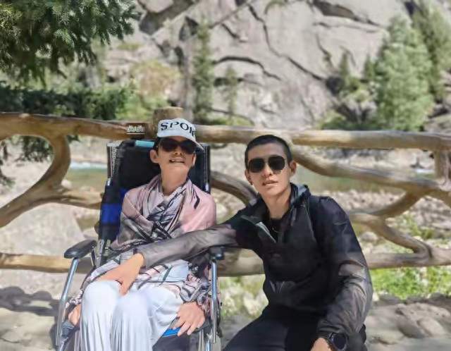 “中国好人”赵天赐送别母亲，陪母抗冻12年，最后遗憾卡在24小时